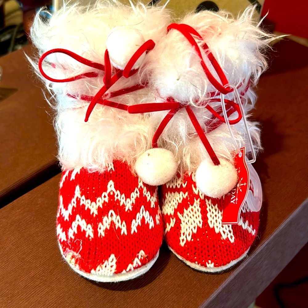 Newborn Christmas booties